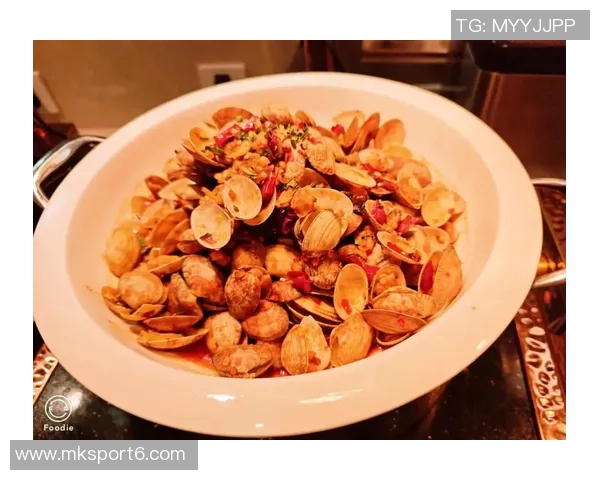 哈兰德饮食揭秘：每天六顿美食每周末尽情享受肉类盛宴